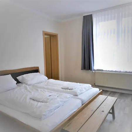 Zur Eiche Апартаменты